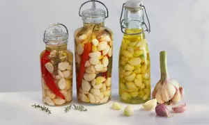 Usturoi cu trei arome