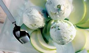 Îngheţată de fistic şi mere verzi