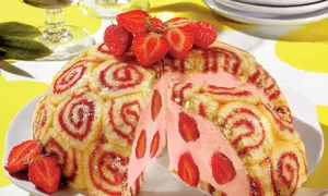 Tort cu cremă de brânză şi căpşuni