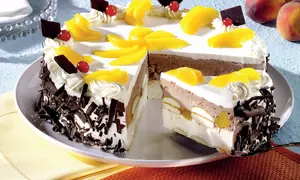 Tort cu piersici şi ciocolată