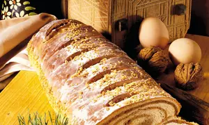 Cozonac cu cremă de nucă