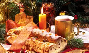 Cozonac cu nuci şi stafide