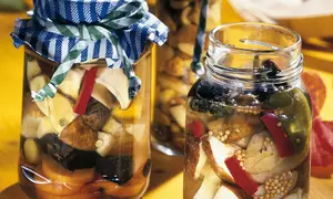 Marinată de ciuperci şi ardei