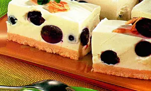 Prăjitură cremoasă cu struguri