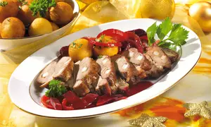 Pulpă de porc împănată cu costiţă