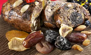 Ruladă cu fructe uscate