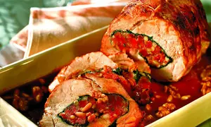 Ruladă de porc cu mere şi nuci