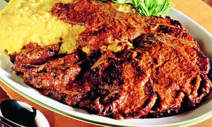 Tochitură cu mămăliguţă