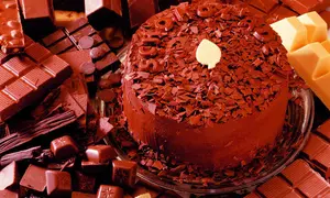 Tort cu cremă de ciocolată