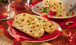 Cozonac cu stafide şi jeleuri de fructe