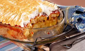 Budincă din pişcoturi şi mere