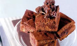 Prăjitură cu fructe confiate