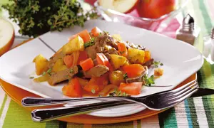 Sote de viţel cu mere