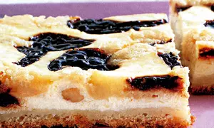 Budincă cu brânză şi prune