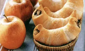 Cornuleţe cu mac şi mere