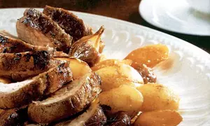 Friptură de viţel cu cartofi la cuptor