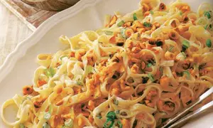 Paste cu brânză şi alune