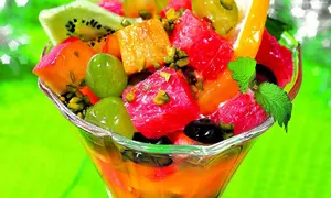 Salată de fructe cu dressing