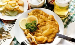 Şniţel cu salată de cartofi