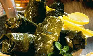 Sărmăluţe în foi de viţă