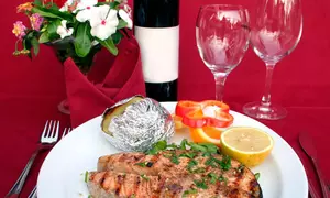 Peşte la grătar cu cartofi copţi