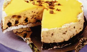 Tort cu brânză şi ciocolată