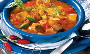 Tocăniţă cu legume şi carne de porc