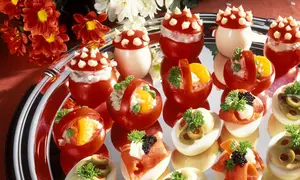 Aperitiv cu roşii şi ouă fierte