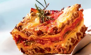 Lasagne cu roşii şi carne tocată