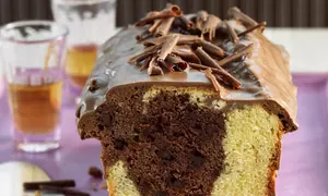 Chec cu glazură de ciocolată