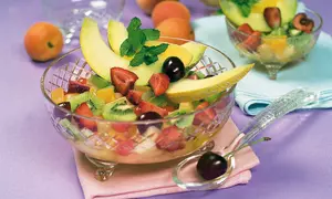 Salată cu fructe de sezon