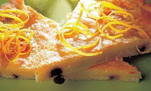 Plăcintă cu cremă de lămâie şi stafide