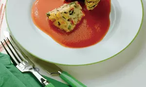 Orez cu legume şi suc de roşii