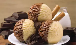 Îngheţată de ciocolată şi vanilie