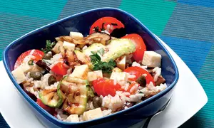 Salată de legume cu orez