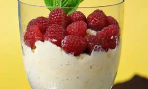 Îngheţată de iaurt cu zmeură