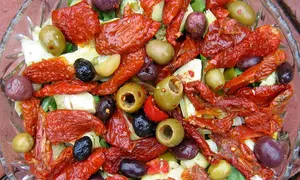 Salată de ardei copţi cu măsline