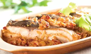 Peşte cu legume la cuptor