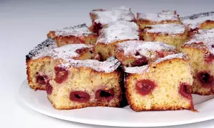 Prăjitură cu cireşe