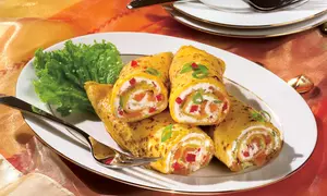 Clătite umplute cu brânză şi ardei