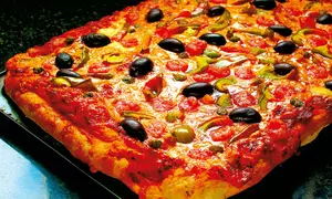 Pizza de casă cu blat pufos