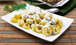 Tortellini cu sos alb
