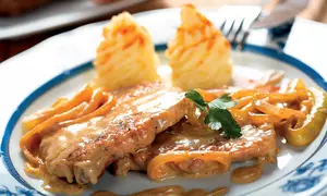 Medalion de vită cu sos alb