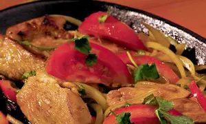 Pui la tavă cu roşii