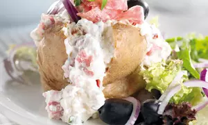 Cartofi umpluţi cu cremă de brânză