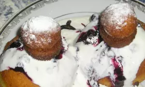 Papanasi prajiti cu dulceata si smantana