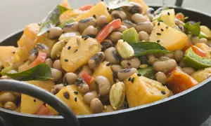 Salată de cartofi şi fasole