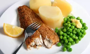 Peşte prăjit în fulgi de ovăz