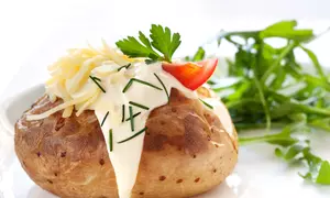 Reţete: Cartofi copţi cu migdale şi busuioc