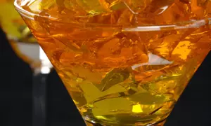 Jeleu de soc negru cu alune sfărâmate